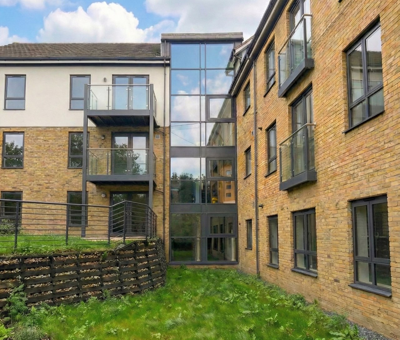 The new storey from the courtyard, over flats nobody moved out of.