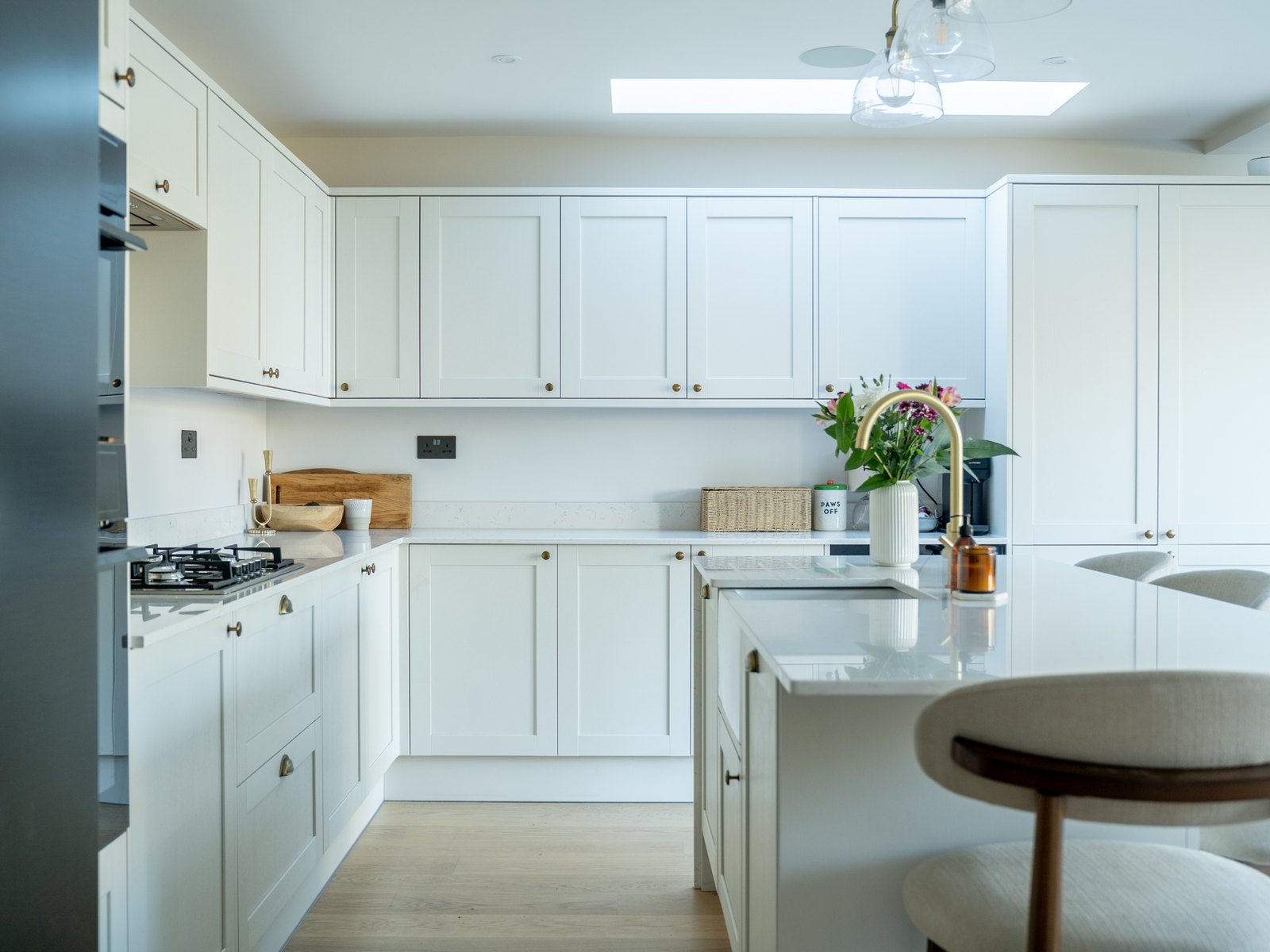 Finished. The kitchen units and the island.